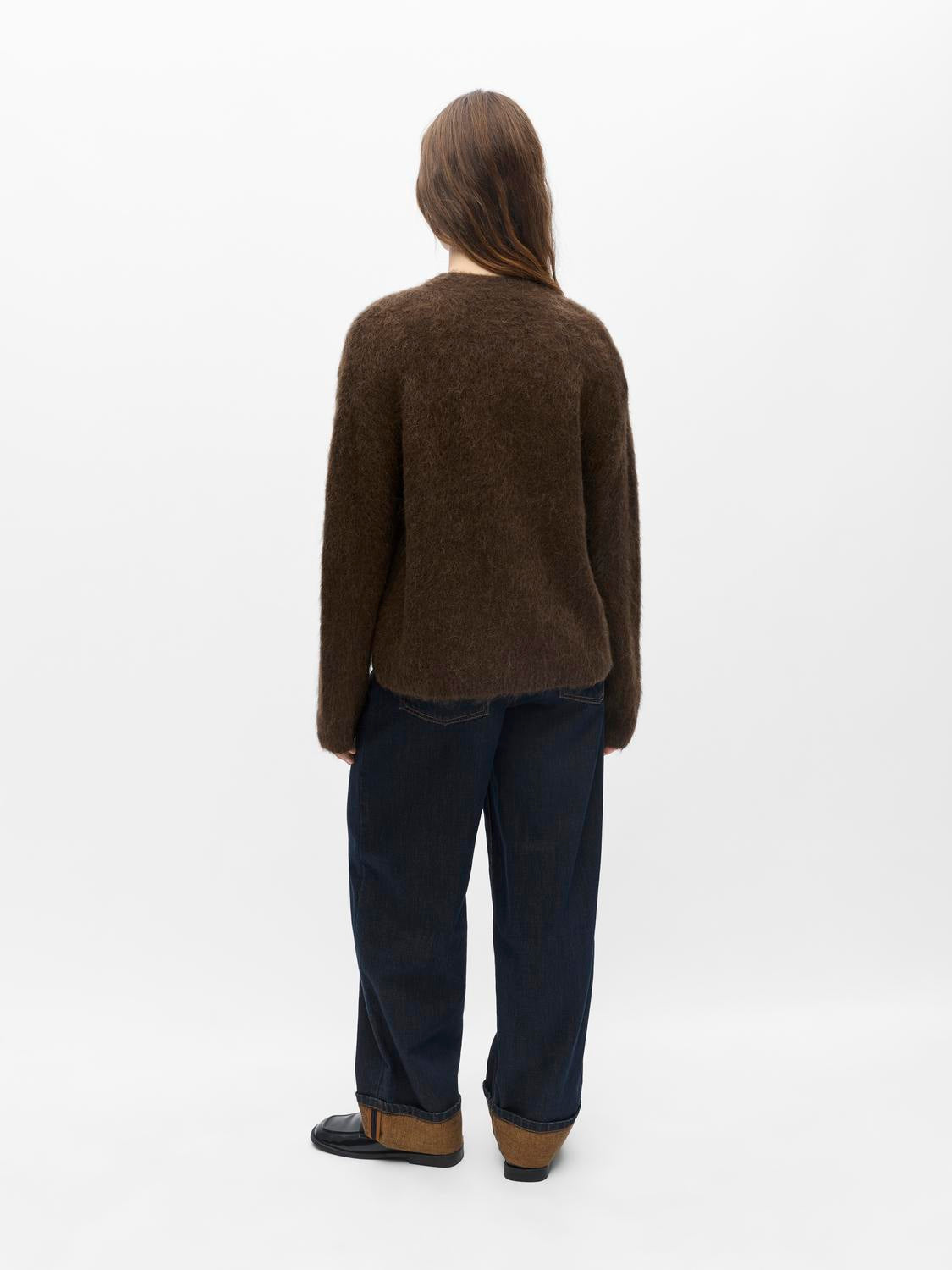 model_shot-back